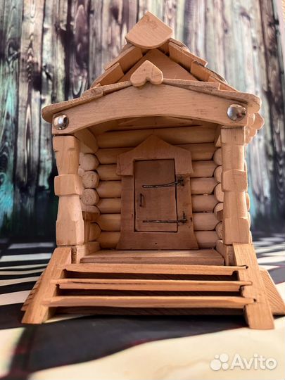 Домик с крылечком