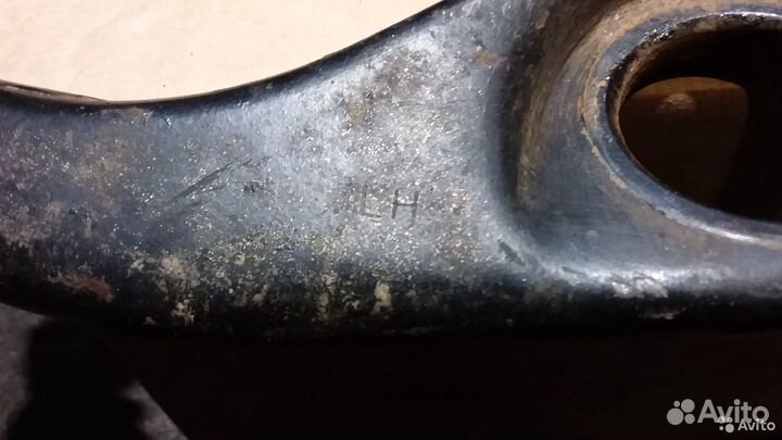 Рычаг передний левый верхний Toyota LC100 LX470