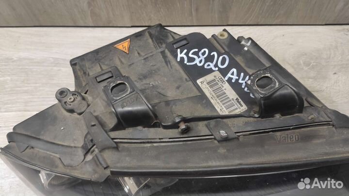 Фара правая Ауди А4Б6 ксенон