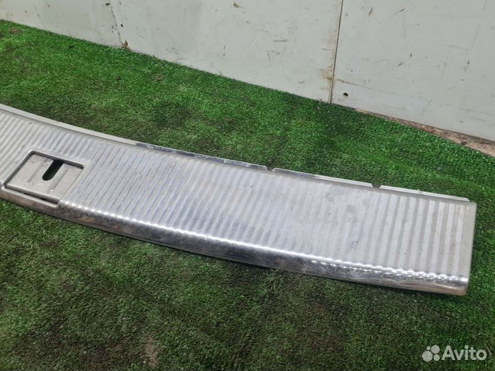 Накладка замка багажника Volkswagen Touareg 7L