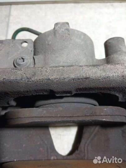 Суппорт тормозной передний левый Renault Laguna 2