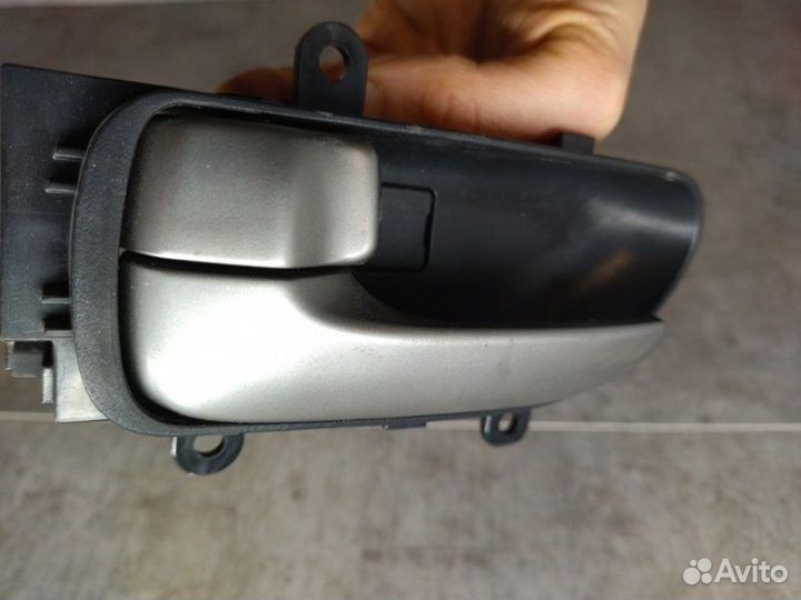 Ручка двери внутренняя задняя левая Nissan Skyline