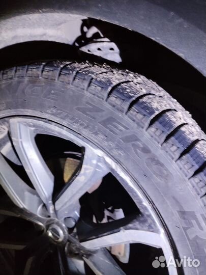 Pirelli Ice Zero 255/45 R20