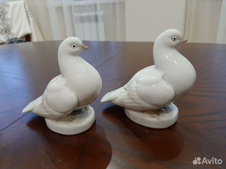 Фарфоровая статуэтка голубь