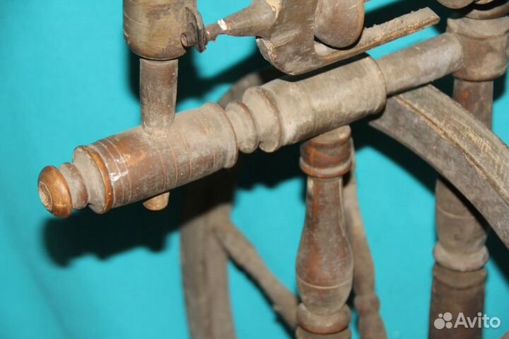 Прялка старинная с колесом