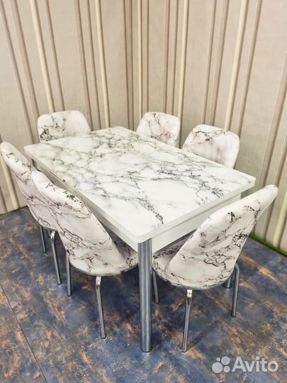 Раскладной стол и стулья