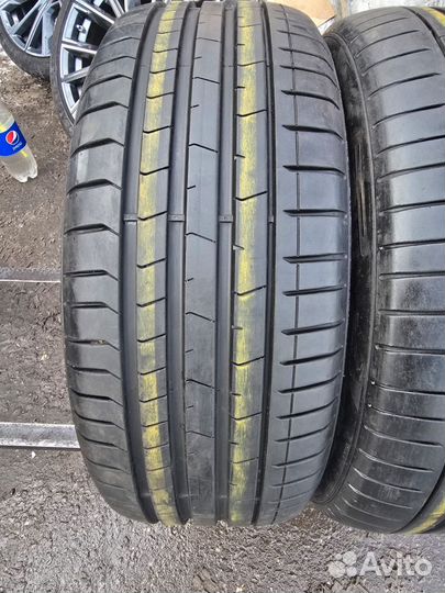 Pirelli P Zero PZ4 245/40 R19 98Y
