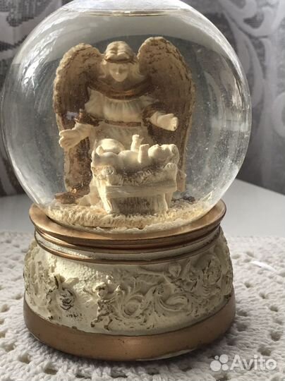 Бронь Снежный шар новогодний