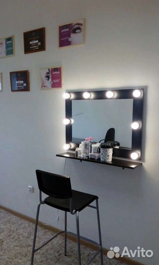 Гримерное зеркало с лампочками