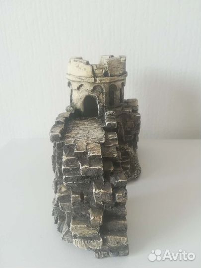 Замок в аквариум