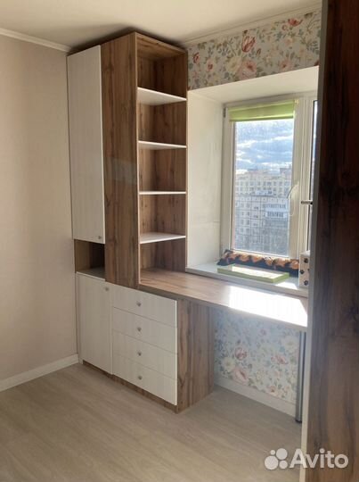 Рабочая зона: шкаф, стеллаж, стол, полки