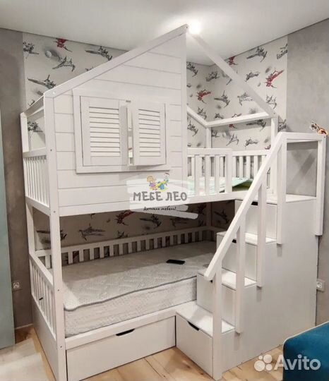 Двухъярусная кровать