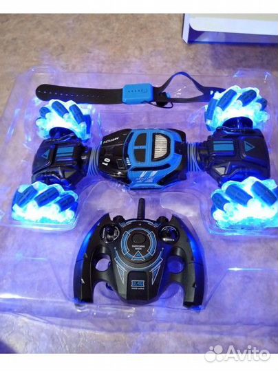 Машинка на радиоуправлении (браслет)