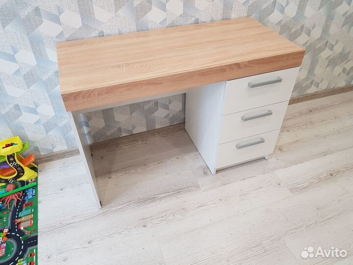 Письменный стол
