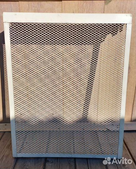 Декоративный металлический экран на батарею