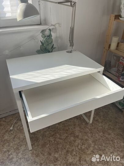 Письменный стол IKEA белый mikke