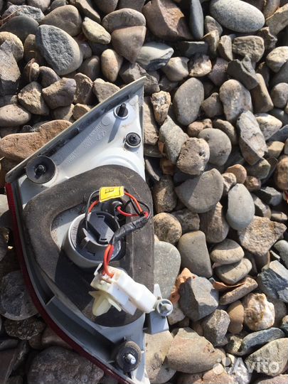 Hyundai Sonata YF фонарь задний с крышки правый