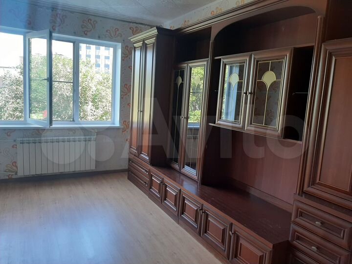 9-к. квартира, 63 м², 1/9 эт.