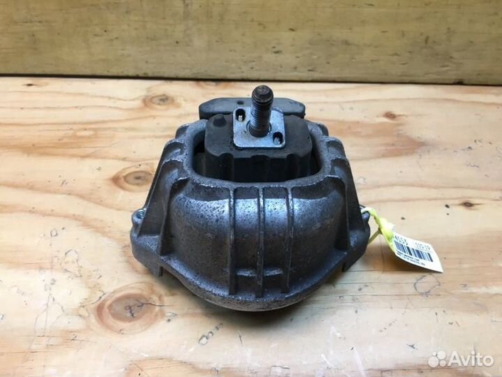 Подушка двигателя лев. BMW 118i