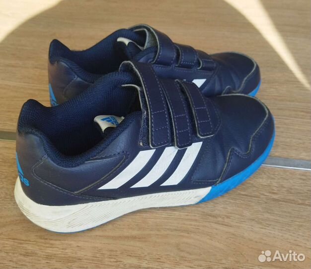 Кроссовки adidas почти новые 35 р-р