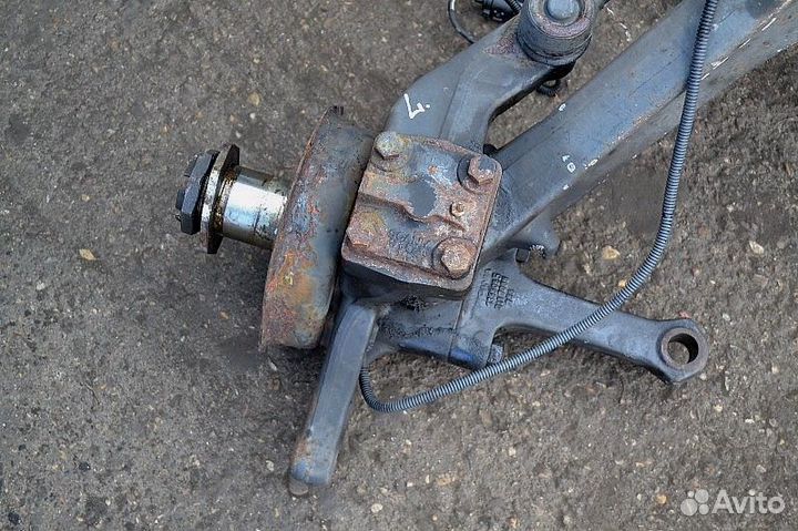 Поворотный кулак переднего моста, левый scania R-s