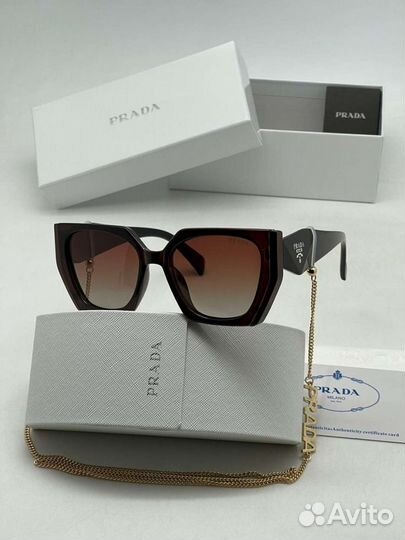 Солнцезащитные очки женские prada