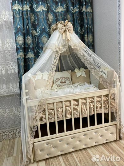 Детская кровать с бархатом