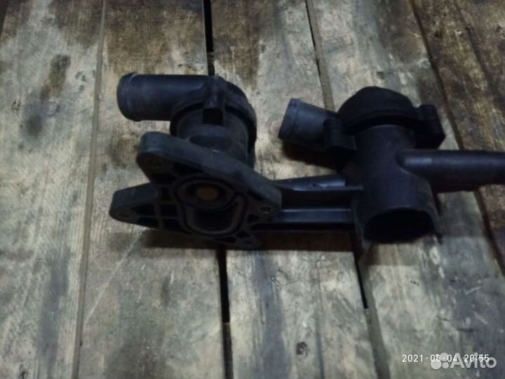 Корпус термостата VW Jetta 1.4 TSI