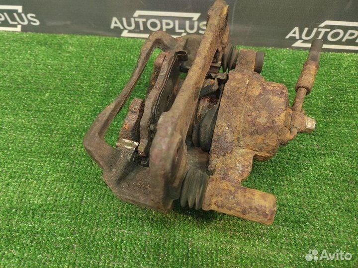 Суппорт передний левый Mazda 6 седан GG L813 2002