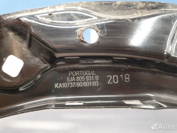 Кронштейн фары левый Skoda Rapid 2013