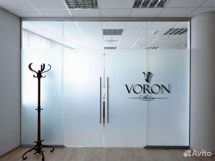 Стеклянные перегородки в офис на заказ зонирование