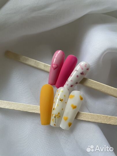 Маникюр,педикюр, ламинирование ресниц и бровей