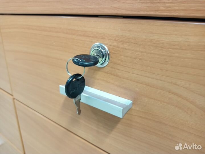 Тумбы подкатные, много Б.У