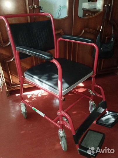 Кресло-каталка с туалетом