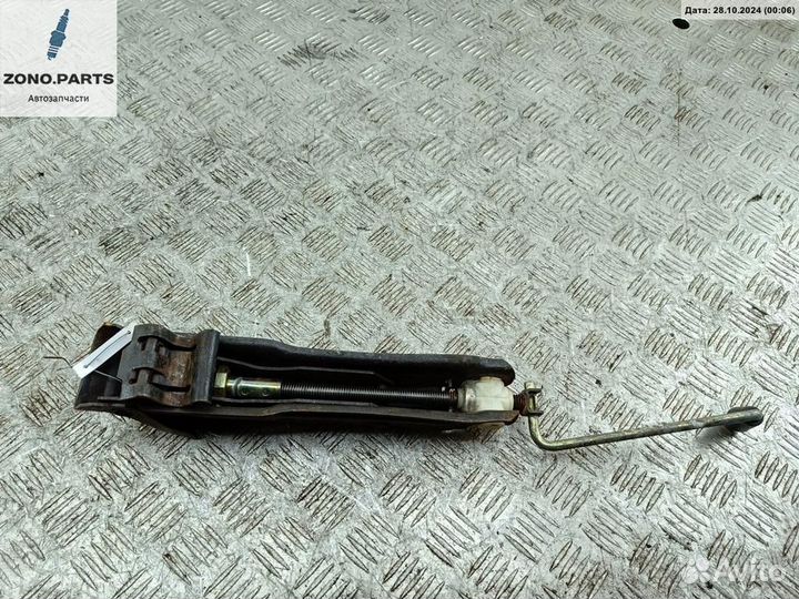 Домкрат на Peugeot 407