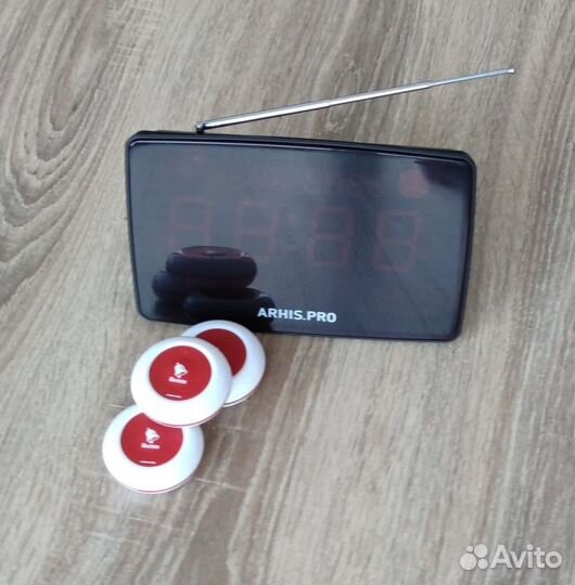 Кнпока вызова официанта и табло отображения вызова