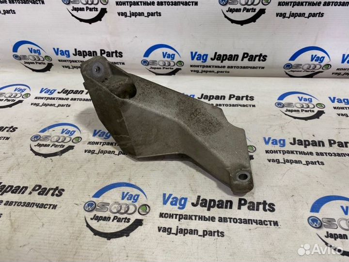 Кронштейн опоры двигателя левый Audi A4 B6 AMB