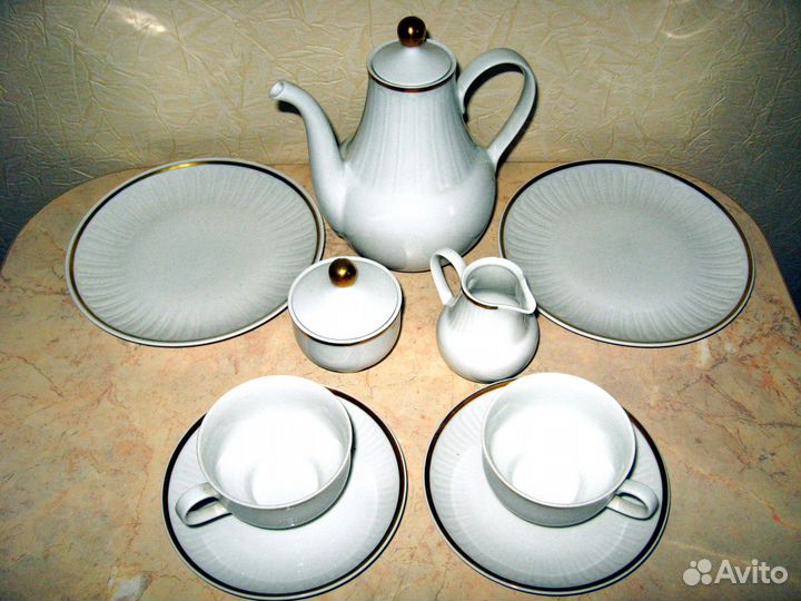 Сервиз фарфоровый