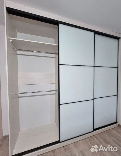 Современный шкаф