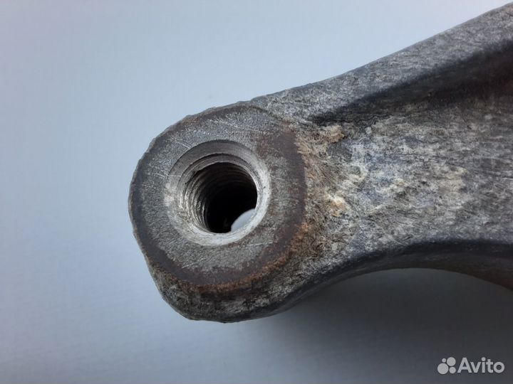 Кронштейн генератора Ford Fiesta Fusion