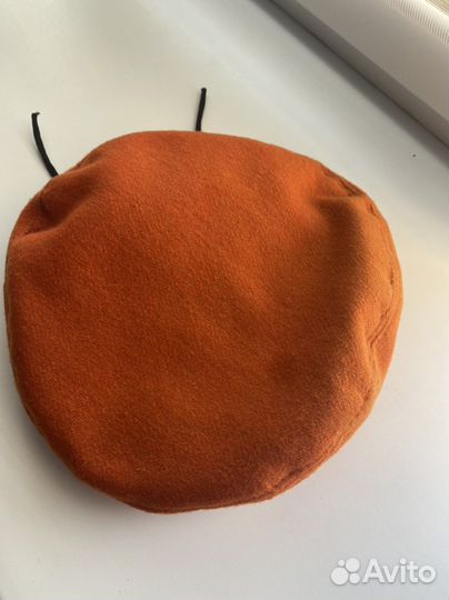 Оранжевый берет