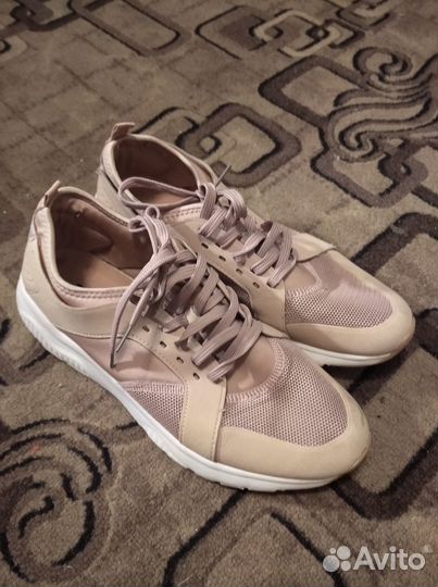 Кроссовки женские