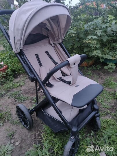 Коляска в идеальном состоянии с перекидной ручкой