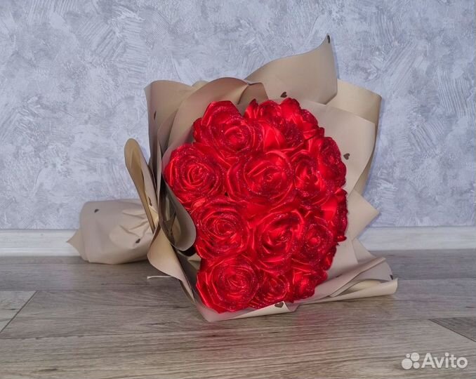 Букет из атласных роз