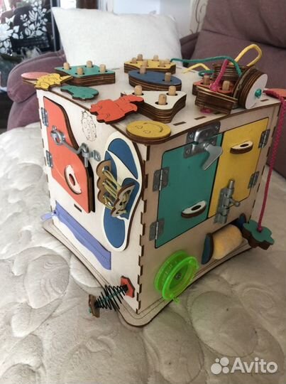 Бизиборд/развивающий кубик