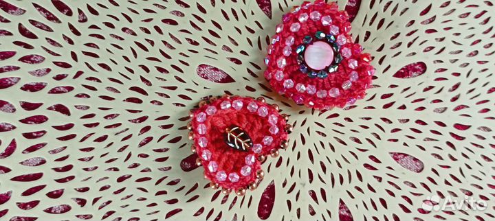 Вязаные изделия-украшения