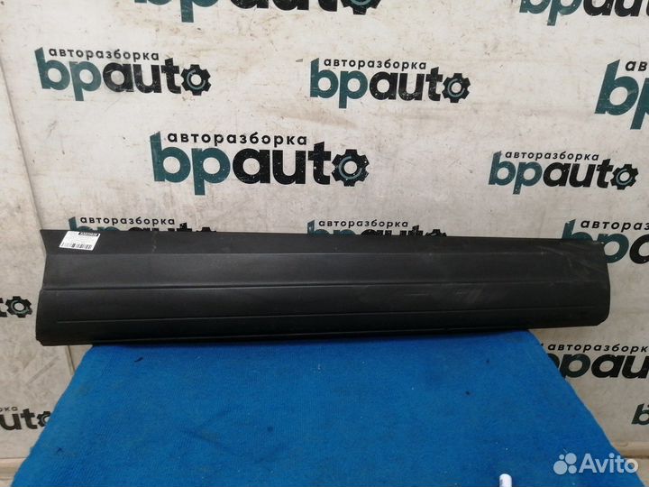 Накладка двери передняя правая 5N0854940A