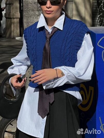 Aimclo кроп жилет с косами синий из шерсти