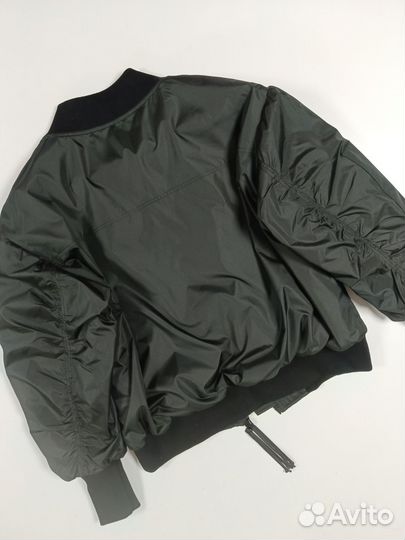 Бомбер утепленный женский