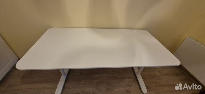 Офисный стол Бекант икеа